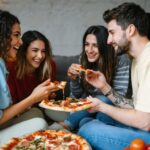 Organiser une soirée pizza inoubliable et relaxante avec des activités en ligne